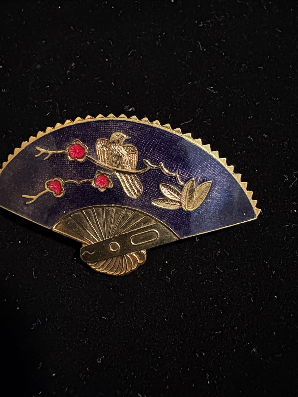 Source Unknown Gold-Tone Blue Enamel Fan Brooch with Red Floral Accents